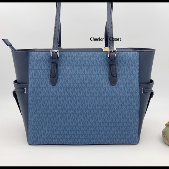 ✨NeW! Michael Kors Gilly Drawstring Tote Set - Picture 4 of 9